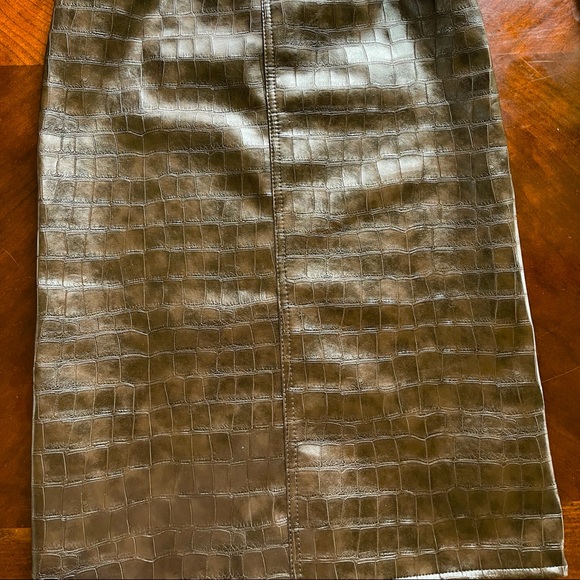 Faux Leather Skirt - Knee length Crocodile Pattern - Picture 5 of 5